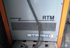 Зарядное устройство трансформаторного типа RTM Stark в процессе работы